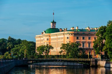 Fontanka Nehri'nin kıyısında Mikhailovsky kalesinde
