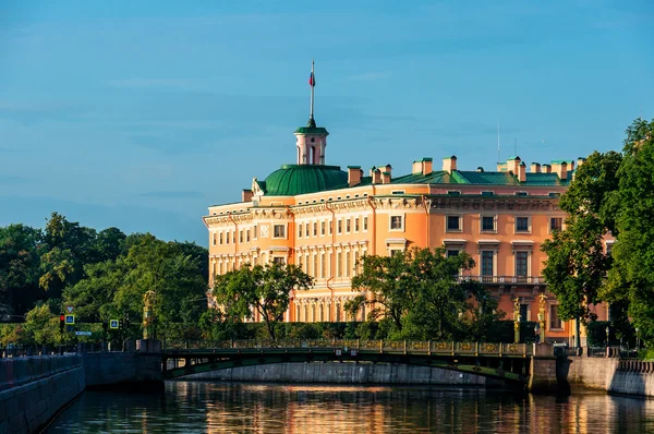 Fontanka Nehri'nin kıyısında Mikhailovsky kalesinde