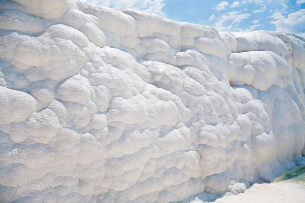Beyaz kayalar ve Pamukkale travertenleri