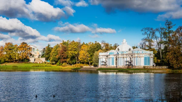 Grotto ve Cameron'ın Galeri sonbaharda köşk