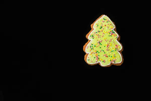 Gingerbread fir tree on black velvet — Stock Photo, Image