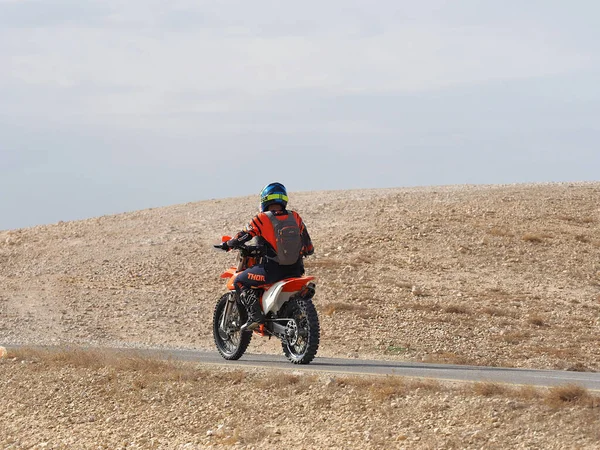 Motociclista Deserto Negev Dezembro 2020 — Fotografia de Stock