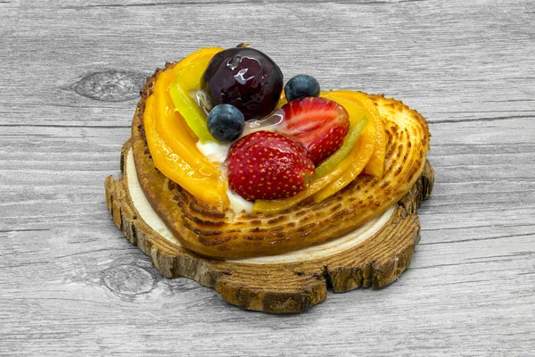 Fruit cake in heart shape — Stock Photo, Image
