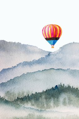 Fırçayla çizilmiş suluboya dağ arka planı. Renkli, kağıt desenli duvar kağıdına sıcak hava balonu boyuyor. Tasarım, baskı, kitap kapağı, arka plan, parlak suluboya arka plan. Soyut resimleme