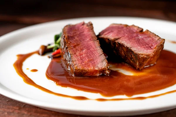 Filet Steak Boeuf Mignon Sauce Demiglas Moyen Rare — Photo