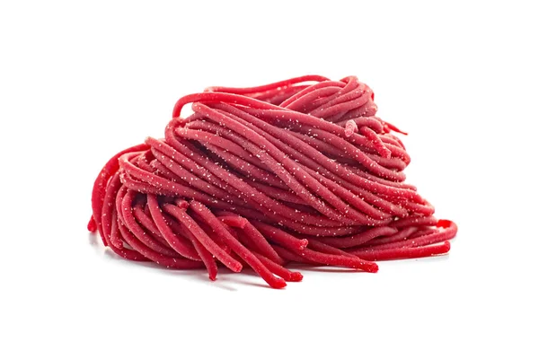 Verse Rauwe Bio Spaghetti Pasta Met Rode Biet Geïsoleerd Witte — Stockfoto