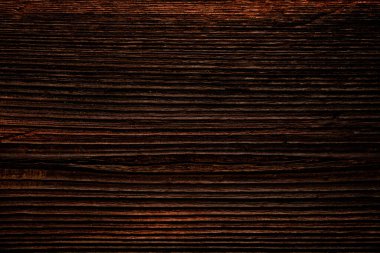 Fırçalanmış yüzeyi olan eski kahverengi meşe ağacı dokusu