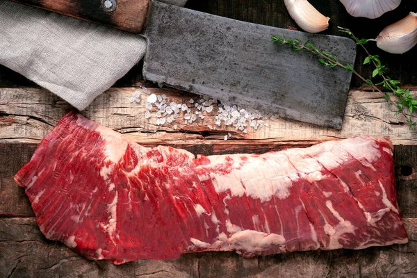 Filete Carne Cruda Machete Con Hacha Carne Una Tabla Madera — Foto de Stock