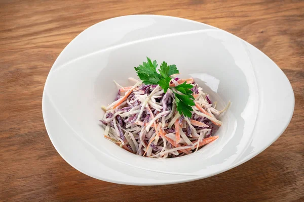 Red Cabbage Carrot Salad White Plate Vegan Healthy Dish — Stock Photo, Image