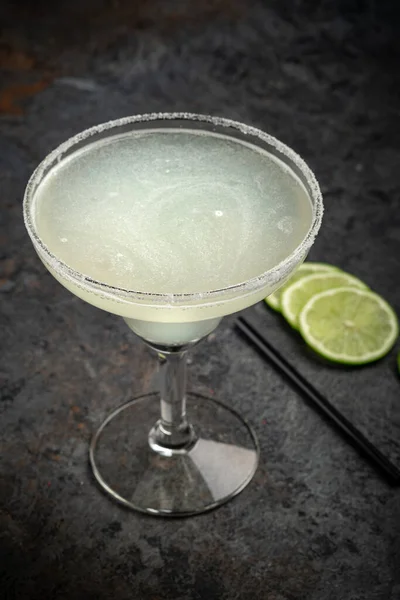 Klassieke Tequila Margarita Cocktail Een Met Zout Versierd Glas Een — Stockfoto