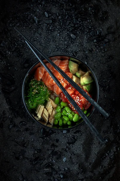 Ensalada Tradicional Hawaiana Poke Bowl Con Verduras Salmón Crudo Vista — Foto de Stock