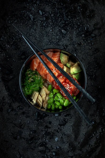 Salada Tradicional Havaiana Poke Tigela Com Legumes Peixe Salmão Cru Fotos De Bancos De Imagens Sem Royalties