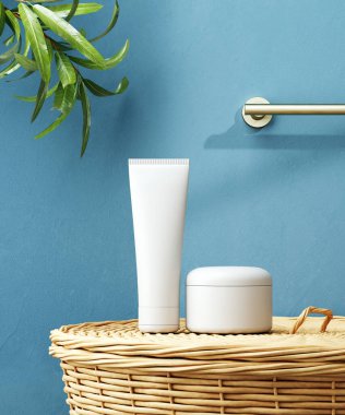 Kozmetik ürünler banyo içi arka planlarını gösteriyor. 3d illüstrasyon