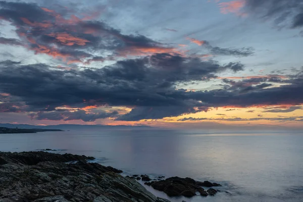 Pista Evolución Tormenta Con Espectaculares Nubes Arcoíris Puesta Sol Costa — Foto de Stock