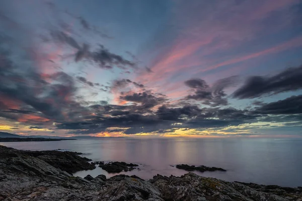 Pista Evolución Tormenta Con Espectaculares Nubes Arcoíris Puesta Sol Costa — Foto de Stock