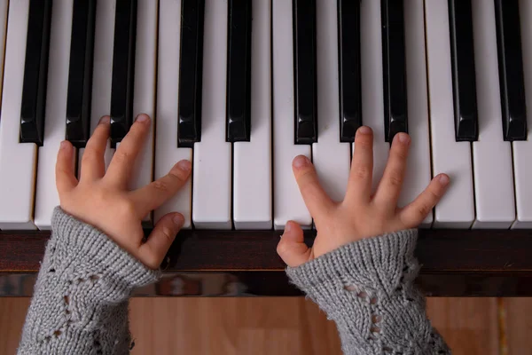 Pianist Aanraken Piano Toetsenbord Muziek Concept — Stockfoto