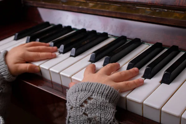 Piano Online School Little Girl — Stock Photo, Image