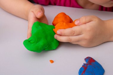 Çocuğun motor becerileri var. Oyun konsepti.