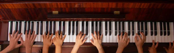 Young Many Kids Playing Digital Piano — Stockfoto