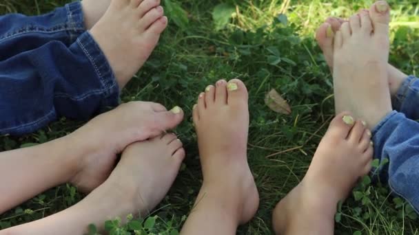Close Bare Feet Children Resting Grass Summer Park — Stock Video