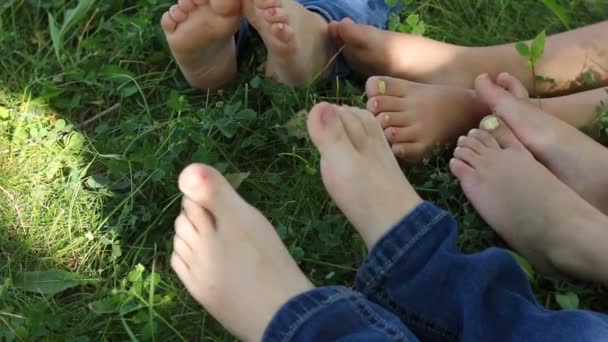 Close Bare Feet Children Resting Grass Summer Park — Stockvideo