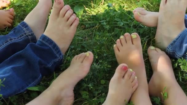 Close Bare Feet Children Resting Grass Summer Park — Stockvideo