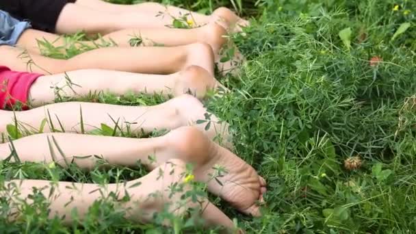 Kids Legs Lying Grass Summer Park — Stockvideo