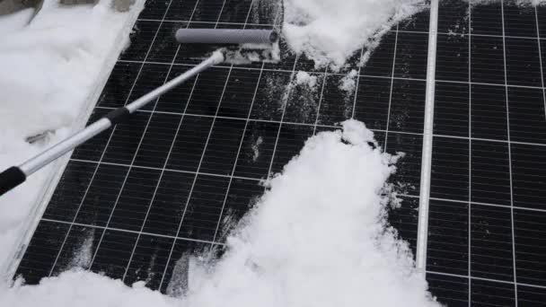 Enlever Neige Panneau Solaire Élément Solaire Sous Neige Les Précipitations — Video