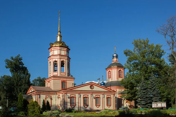 Tempel van de verheerlijking van het Kruis in Altufievo. Moskou, 1763 — Stockfoto