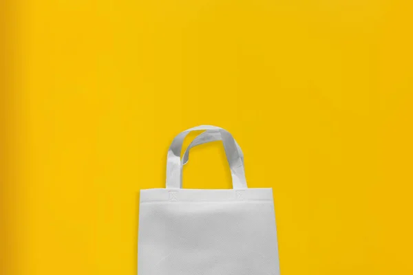 Beautiful Non Woven Foocery Shopping Bag Yellow Background Мешки Eco — стоковое фото