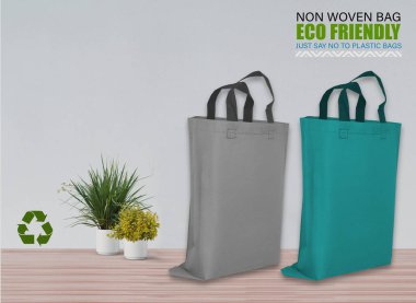 Boş Mokup Poşetler Masada beyaz arkaplan ile izole edildi. ECO torbaları. Metin için Boşluğu Kopyala.