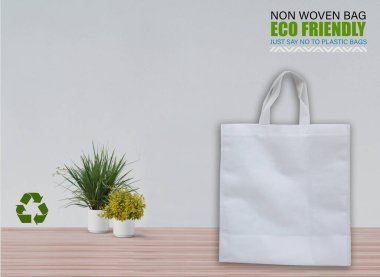 Boş Mokup Poşetler Masada beyaz arkaplan ile izole edildi. ECO torbaları. Metin için Boşluğu Kopyala.