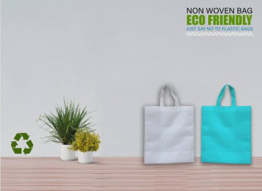 Boş Mokup Poşetler Masada beyaz arkaplan ile izole edildi. ECO torbaları. Metin için Boşluğu Kopyala.