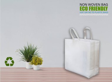 Boş Mokup Poşetler Masada beyaz arkaplan ile izole edildi. ECO torbaları. Metin için Boşluğu Kopyala.