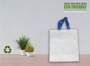 Boş Mokup Poşetler Masada beyaz arkaplan ile izole edildi. ECO torbaları. Metin için Boşluğu Kopyala.