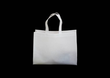 Siyah Arkaplan 'da beyaz kumaş saplı bir çanta. ECO-Friendly Polypropylene Bag. Biyo-çözünebilir alışveriş çantası. Model çanta. Yeniden kullanılabilir ambalaj. Boş tek kullanımlık tek kullanımlık çevre kutusu torbasını market için geri dönüştür 
