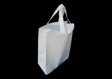 Siyah Arkaplan 'da beyaz kumaş saplı bir çanta. ECO-Friendly Polypropylene Bag. Biyo-çözünebilir alışveriş çantası. Model çanta. Yeniden kullanılabilir ambalaj. Boş tek kullanımlık tek kullanımlık çevre kutusu torbasını market için geri dönüştür 