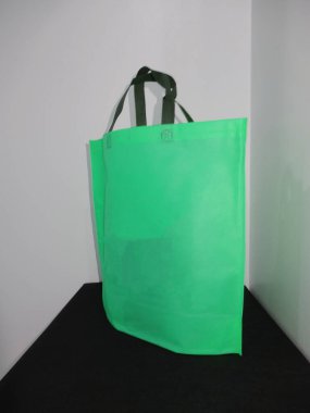 Renkli Çanta, Saplı Döngü Örülmemiş Yazdırılmış Çanta, Siyah Masada Eko Torba İzole Edildi