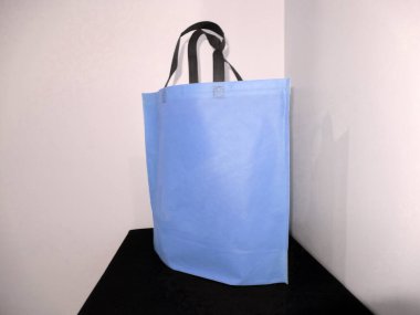 Renkli Çanta, Saplı Döngü Örülmemiş Yazdırılmış Çanta, Siyah Masada Eko Torba İzole Edildi