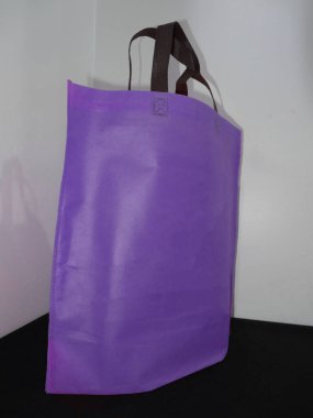 Renkli Çanta, Saplı Döngü Örülmemiş Yazdırılmış Çanta, Siyah Masada Eko Torba İzole Edildi