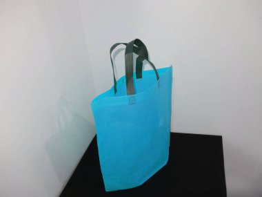 Renkli Çanta, Saplı Döngü Örülmemiş Yazdırılmış Çanta, Siyah Masada Eko Torba İzole Edildi