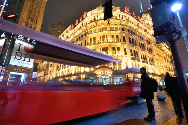 Personer på Nanjing Road, Shanghai — Stockfoto