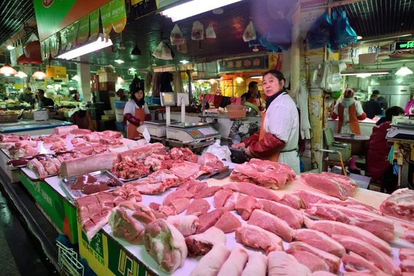 Povo chinês comercializa comida tradicional — Fotografia de Stock