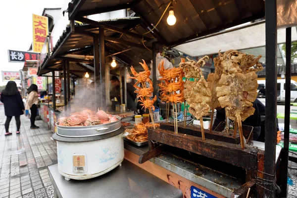 Les Chinois échangent de la nourriture — Photo