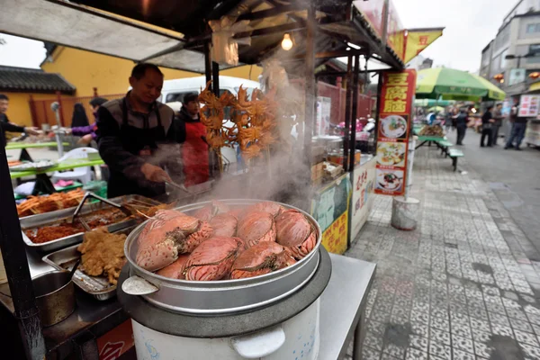 Les Chinois échangent de la nourriture — Photo