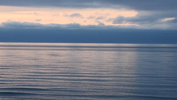 Ondas Correndo Mar Báltico Noite Pôr Sol — Vídeo de Stock