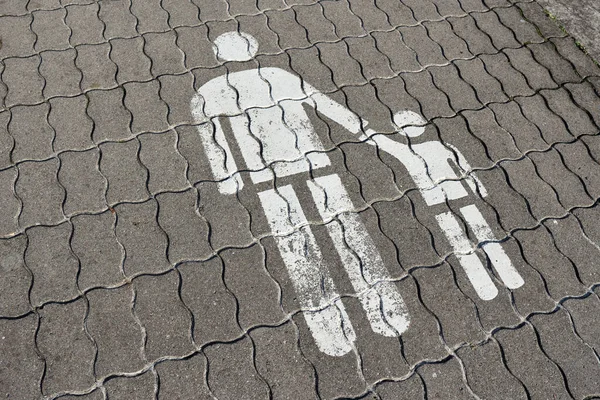 Weiße Fahrbahnmarkierungen Auf Dem Gehweg Anzeichen Für Fußgänger Auf Der — Stockfoto