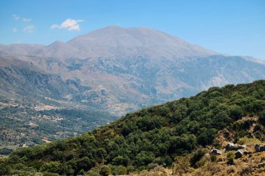 Psiloritis Dağı. 2,456 m (2,058 feet) yüksekliğiyle, Psiloritis Girit 'teki en yüksek dağdır.