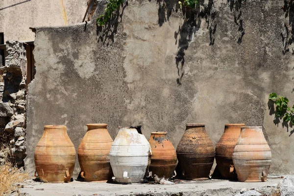 Steinmauer Mit Alten Tontöpfen Insel Kreta Griechenland — Stockfoto