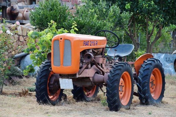 Vouves August Vintage Fiat 215 Tractor August 2020 Vouves クレタ島 — ストック写真